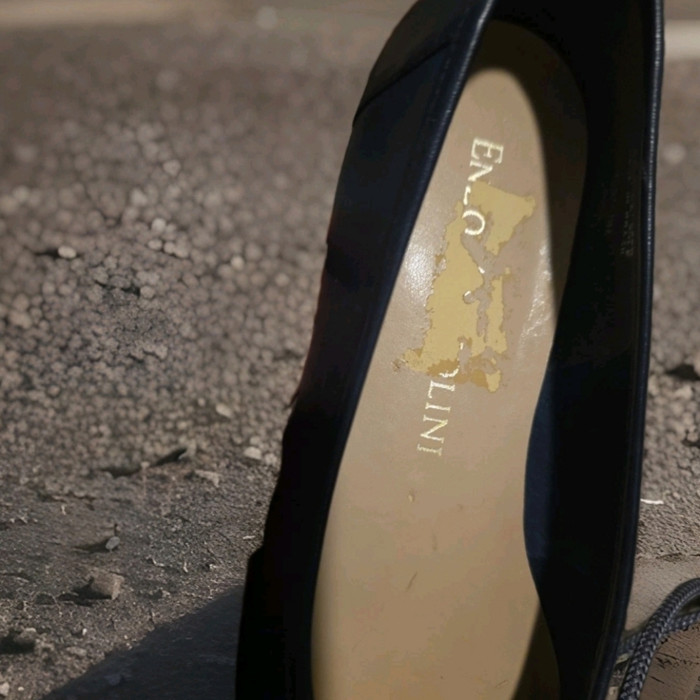 Pre-loved Enzo Angiolini Navy blue Leather With Black patent Cap Toe - Picture 3 of 5